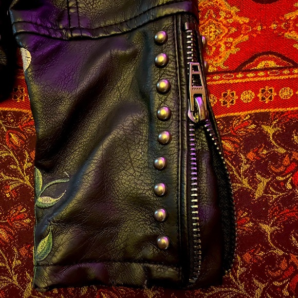 🌺Beautiful Biker Jacket🌺 - Picture 4 of 8